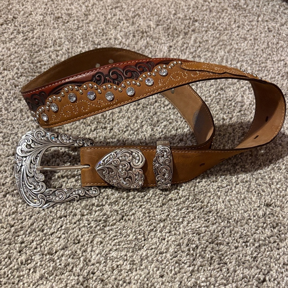 Tony Lama Ladies Brown Kaitlyn Crystal Belt C50499.  Never worn. No tags.